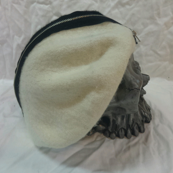 ゴシック パンク ロックファッション ブラック＆ホワイトZIPアシンメトリーベレー帽 2枚目の画像