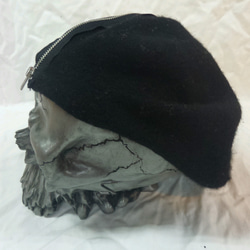 ゴシック パンク ロックファッション ブラック＆ホワイトZIPアシンメトリーベレー帽 3枚目の画像