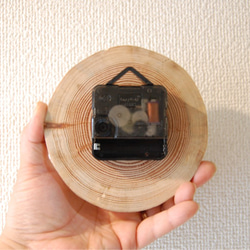 丸太の素朴な年輪時計【文字入れ】【天然木】【一点物】【木製時計】 5枚目の画像