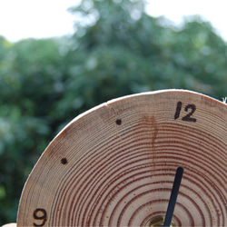丸太の素朴な年輪時計【文字入れ】【天然木】【一点物】【木製時計】 6枚目の画像