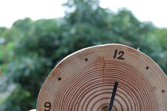丸太の素朴な年輪時計【文字入れ】【天然木】【一点物】【木製時計】 6枚目の画像