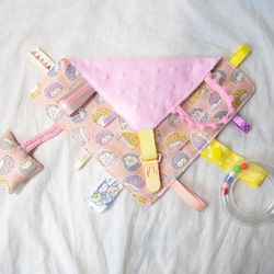 彌月禮盒 | 八重紗口水巾、安撫巾、奶嘴夾 | 粉色刺蝟 第4張的照片