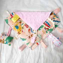 彌月禮盒 | 六重紗口水巾、安撫巾、奶嘴夾 | 粉色露營趣 第4張的照片