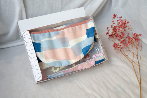 彌月禮盒 | 八重紗口水巾、安撫巾、奶嘴夾 | 繽紛世界 第1張的照片
