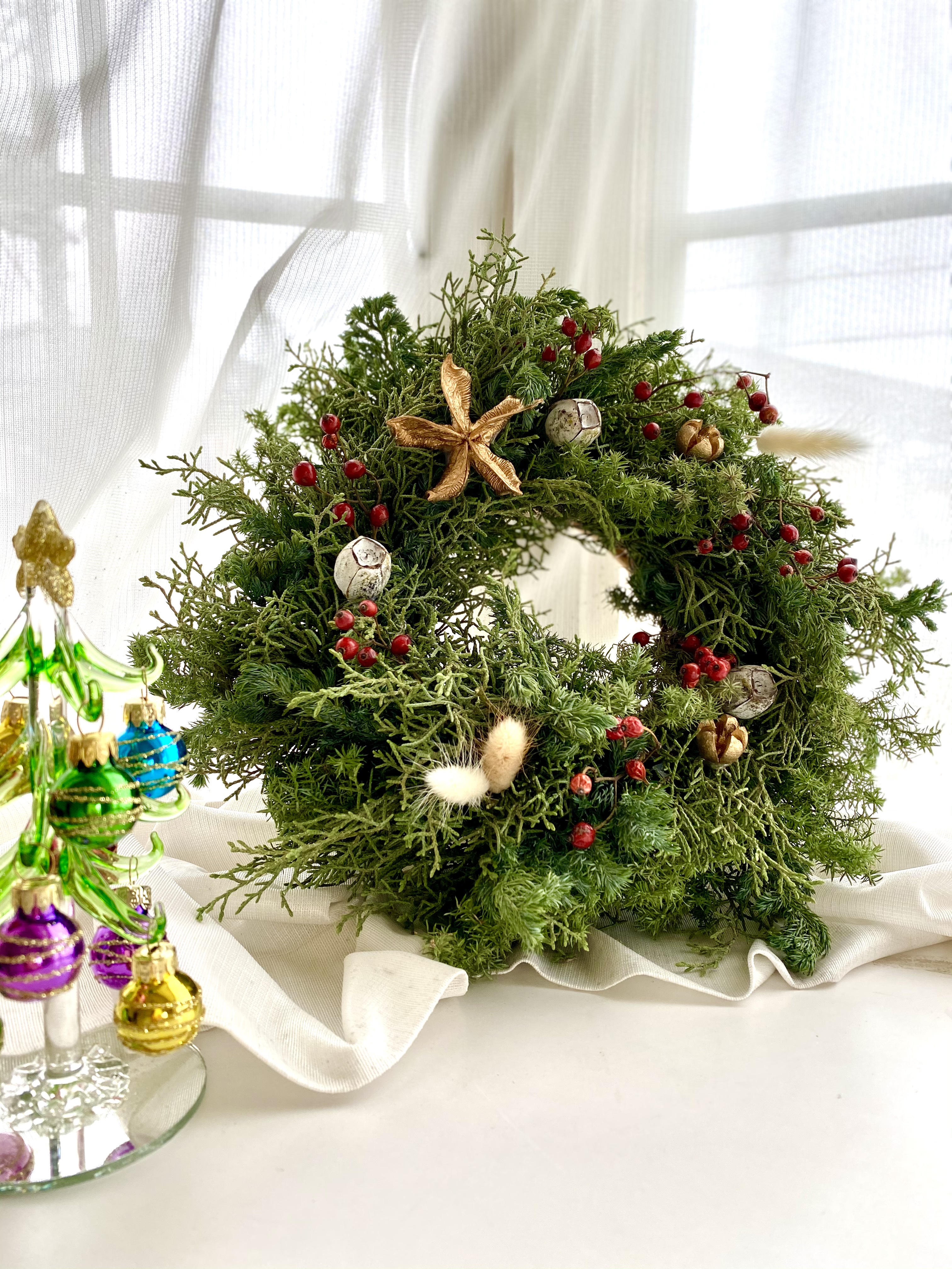 木の実と針葉樹のナチュラルリース♡