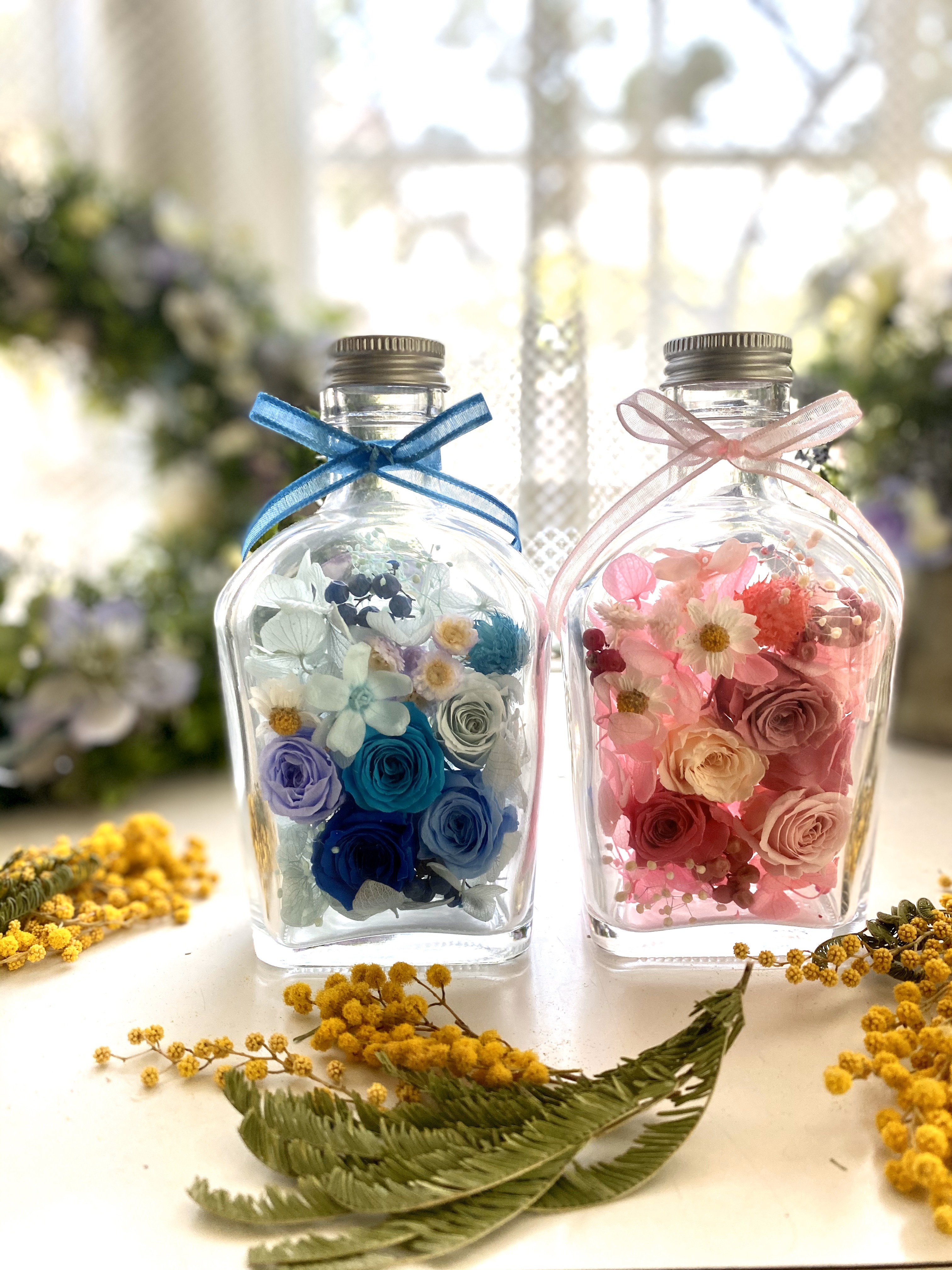 ピンクローズとブルーローズいっぱいのフラワーボトル♪