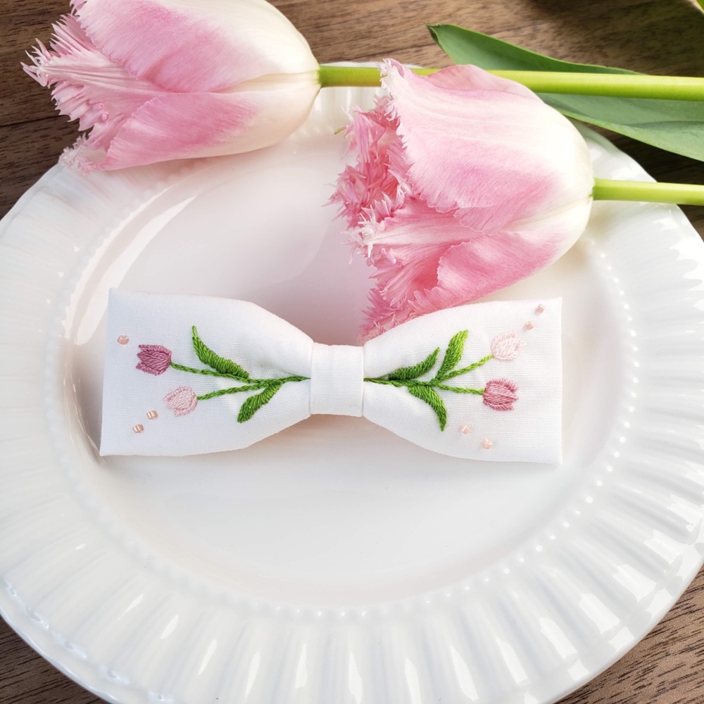 上品なピンクチューリップ刺繍　リボンバレッタ/ブローチ