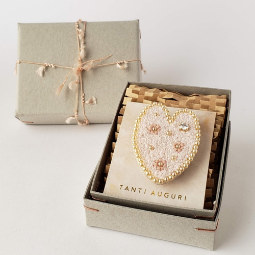 M.K.R.K⭐︎ 桜 ビーズ 刺繍 ブローチ ハンドメイドアクセサリー M.K.R.K⭐︎ 桜 ビーズ 刺繍 ブローチ ハンドメイドアクセサリー