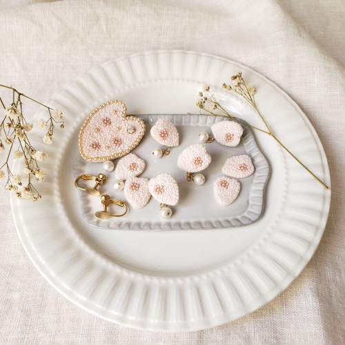 M.K.R.K⭐︎ 桜 ビーズ 刺繍 ブローチ ハンドメイドアクセサリー M.K.R.K⭐︎ 桜 ビーズ 刺繍 ブローチ ハンドメイドアクセサリー
