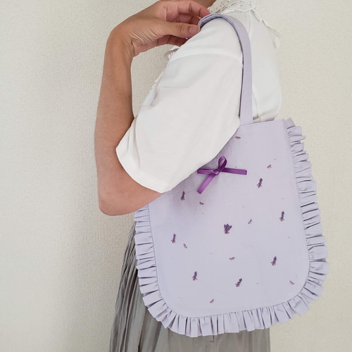 透明感の美しいパープルにラベンダー刺繍フリル付きトートバッグ