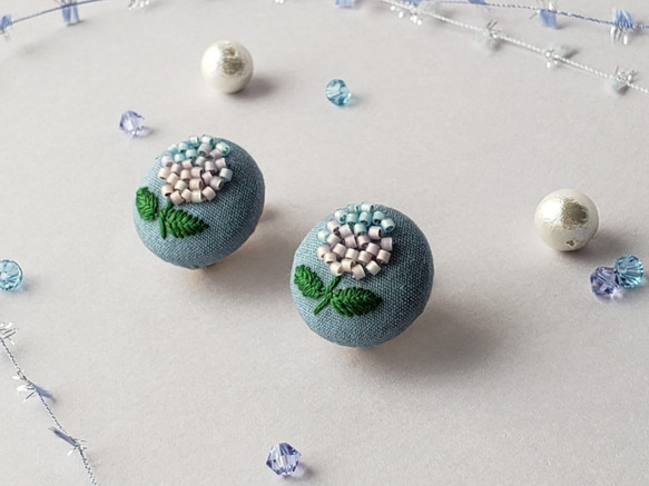 ビーズ刺繍 紫陽花 くるみボタン イヤリング イヤリング