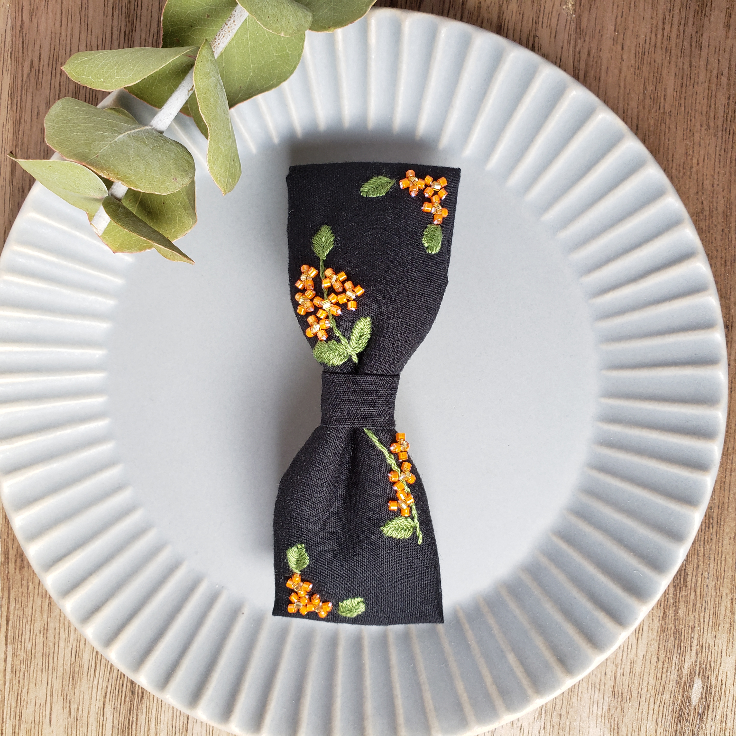 【特集掲載】オレンジが輝く秋の花　金木犀　リボンバレッタ／ブローチ　ビーズ刺繍