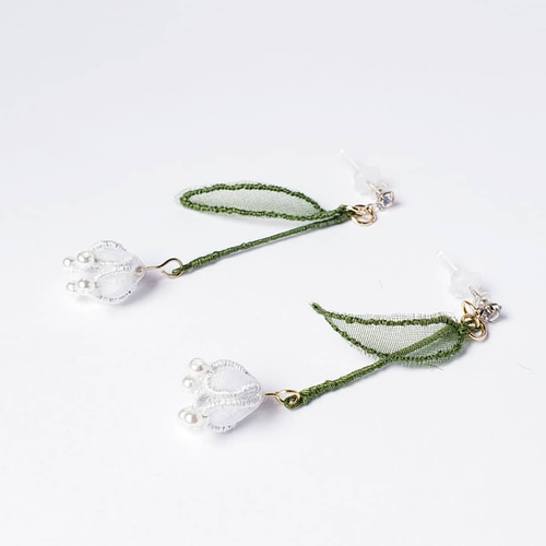 立体 オーガンジー刺繍 すずらん イヤリング/ピアス イヤリング 立体 オーガンジー刺繍 すずらん イヤリング/ピアス イヤリング