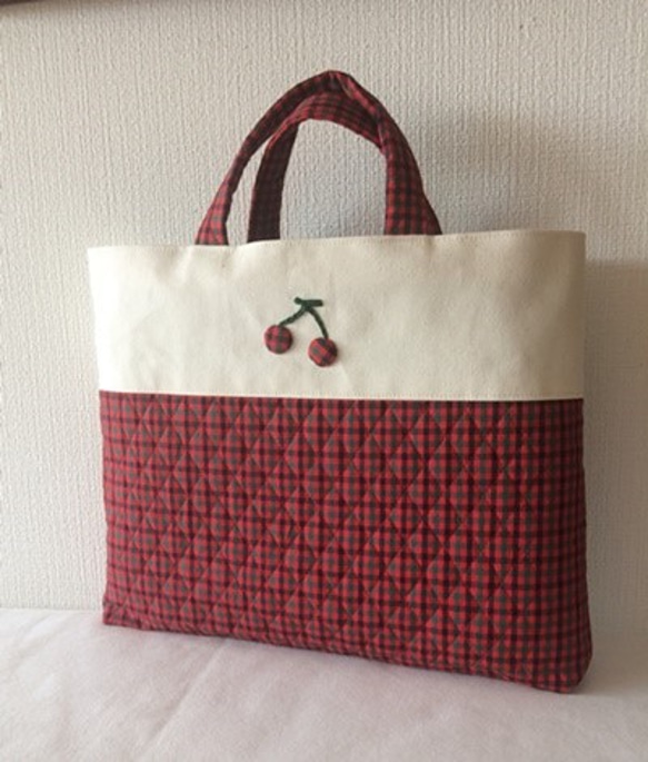 ファミリアチェックのレッスンバッグ☆チェリーのアップリケ