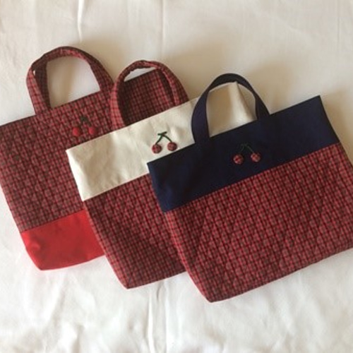 ファミリアチェックのレッスンバッグ☆チェリーのアップリケ