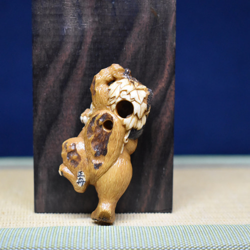 根付　19 狸 狸皷腹木彫根付 文化遺産オンライン