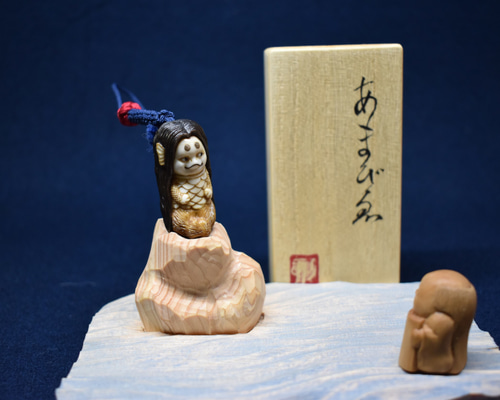 天然素材　鹿の角　モンスター彫刻　根付　提げ物 天然素材 鹿の角 モンスター彫刻 根付 提げ物