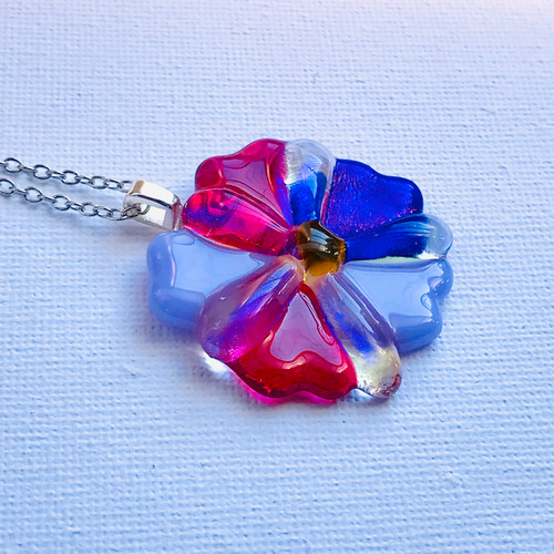 ガラスフュージング ダイクロ煌めくフラワーペンダント ネックレス
