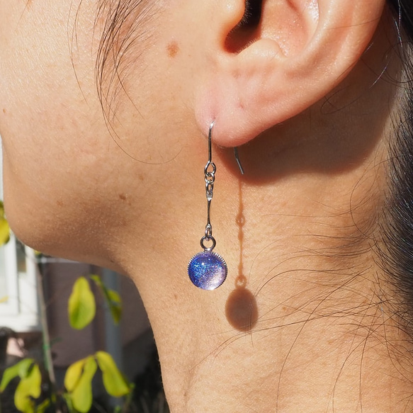 會變色的發光玻璃“Kirari[藍光魔法]”耳環/耳環[可以選擇金屬零件] [定做]≪免運費≫ 第6張的照片