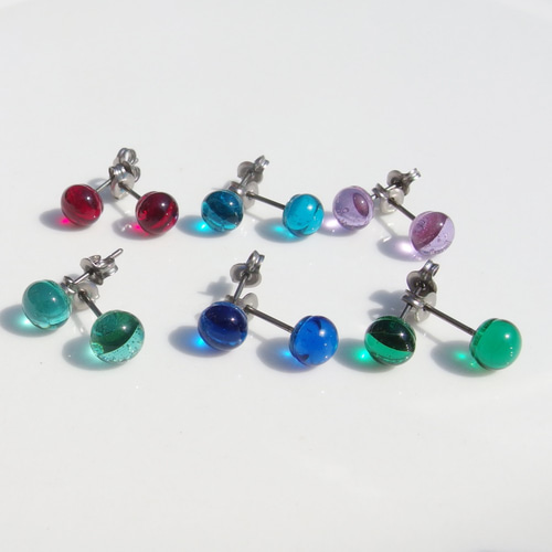 【売り切れ】透き通る紫と緑のイヤリング 売り切れ】透き通る紫と緑のイヤリング 売り切れ】透き通る紫と緑の