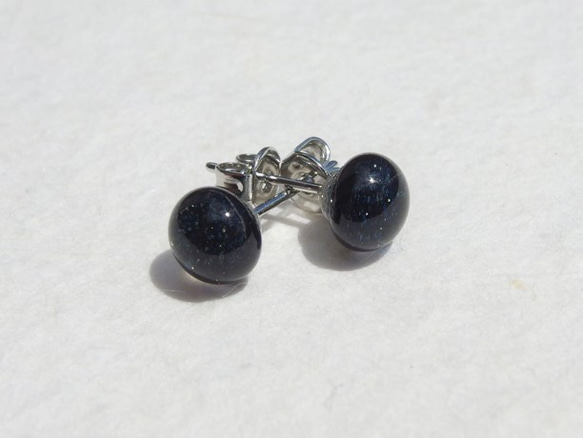 宇宙ガラス『ぎんが【丸】』チタンピアス/イヤリング  【大きさ選べます】【金具選べます】【受注制作】≪送料無料≫ 1枚目の画像