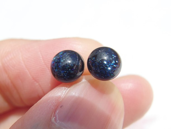 宇宙ガラス『ぎんが【丸】』チタンピアス/イヤリング  【大きさ選べます】【金具選べます】【受注制作】≪送料無料≫ 2枚目の画像
