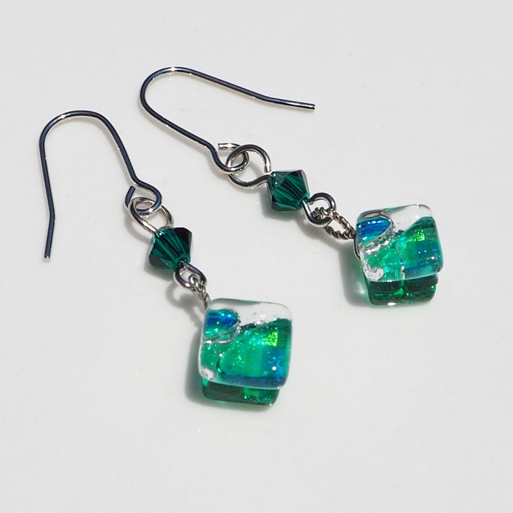 誕生石ガラス『５月』ピアス/イヤリング【長さ選べます】【金具選べます】≪送料無料≫