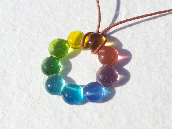 ガラスのリース『りーす【パレット】』ネックレス【紐の色、長さ選べます】【受注制作】≪送料無料≫ 4枚目の画像