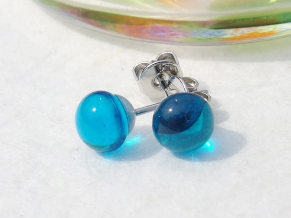 透き通るガラス『ひかり【海】』チタンピアス/イヤリング 【大きさ選べ