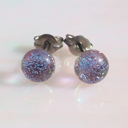 色が変わる光るガラス『きらり【白光マジック】』チタンピアス/イヤリング  【大きさ選べます】【金具選べます】≪送料無料≫ 5枚目の画像