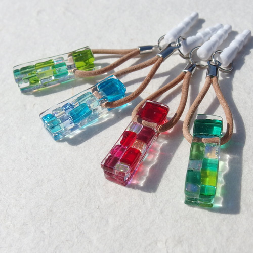 イヤホンジャック、ストラップのオーダーメイドについて イヤホンジャックのオリジナル製作はカンタータ