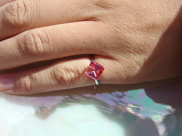一月誕生的石製玻璃“石榴石”小指戒指[定做] 第5張的照片