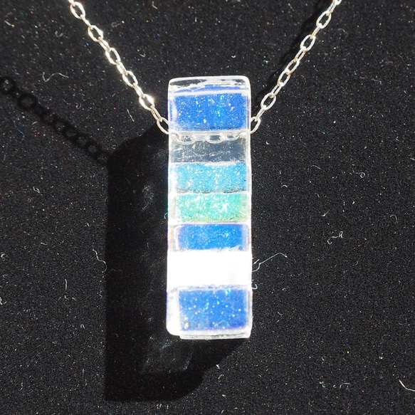 光る香るガラス『オーロラかおる【寒色系】』アロマペンダント【プチ選べます】≪送料無料≫ 4枚目の画像