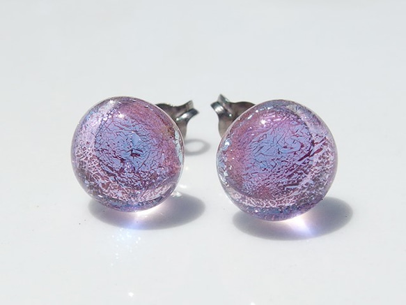 色が変わる光るガラス『きらり【中】【白光マジック】』チタンピアス/イヤリング【金具選べます】【受注制作】≪送料無料≫ 1枚目の画像