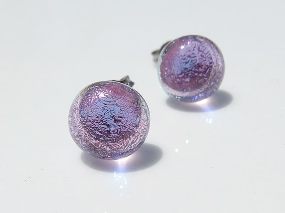 色が変わる光るガラス『きらり【中】【白光マジック】』チタンピアス/イヤリング【金具選べます】【受注制作】≪送料無料≫ 2枚目の画像