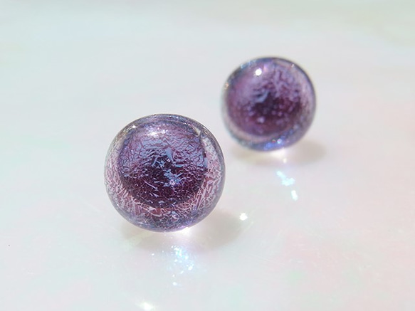 色が変わる光るガラス『きらり【中】【白光マジック】』チタンピアス/イヤリング【金具選べます】【受注制作】≪送料無料≫ 3枚目の画像