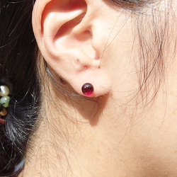 ふんわり明るいガラス『あかり【ボルドー】』チタンピアス/イヤリング  【大きさ選べます】【金具選べます】≪送料無料≫ 4枚目の画像