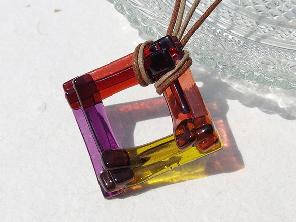 彩色夾層玻璃「Irogasane [小野小町]」項鍊[有尺寸][有繩子顏色和長度][定制]&lt;&lt;免運費&gt;&gt; 第1張的照片