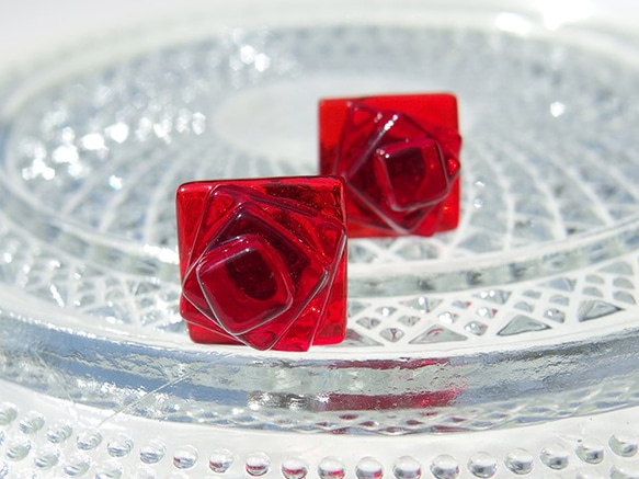 ガラスの薔薇『ばら【レッド】』チタンピアス/イヤリング【金具選べます】【受注制作】≪送料無料≫ 2枚目の画像