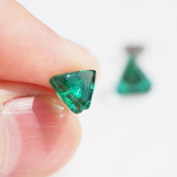 三角ガラス『さんかく【森】』チタンピアス/イヤリング【金具選べます】【受注制作】≪送料無料≫ 3枚目の画像