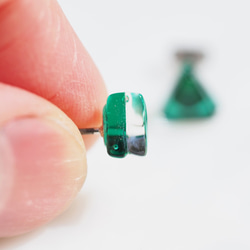 三角ガラス『さんかく【森】』チタンピアス/イヤリング【金具選べます】【受注制作】≪送料無料≫ 4枚目の画像