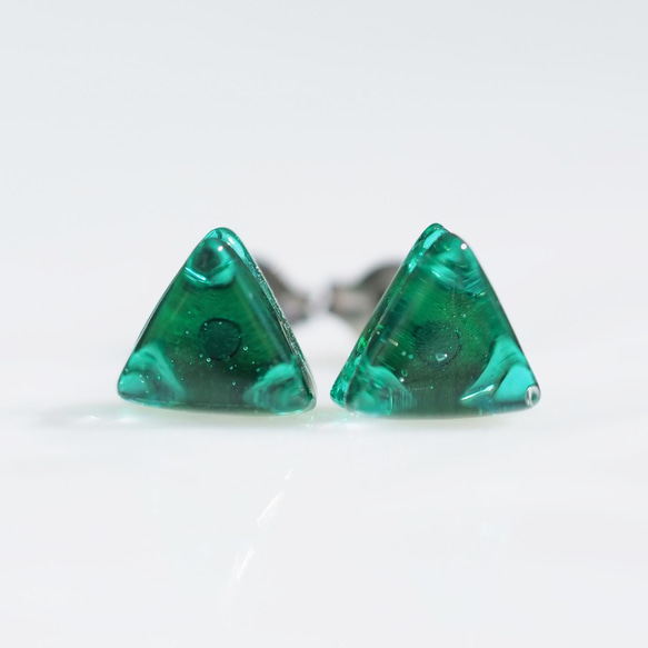三角ガラス『さんかく【森】』チタンピアス/イヤリング【金具選べます】【受注制作】≪送料無料≫ 6枚目の画像