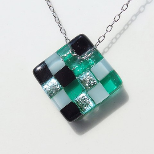 Coriquell シルバー 磁気ネックレス 緑のペンダント Coriquell シルバー 磁気ネックレス 緑のペンダント