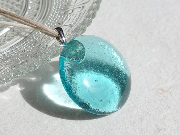 透明玻璃「Hikari [Light Aqua]」項鍊 [可以選擇繩子的顏色和長度] [可以選擇粗鏈] [定制] ≪免運費≫ 第4張的照片