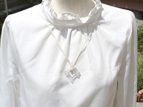 彩重ねガラス『いろがさね【クリア】』ネックレス【大きさ選べます】【紐の色、長さ選べます】【受注制作】≪送料無料≫ 5枚目の画像