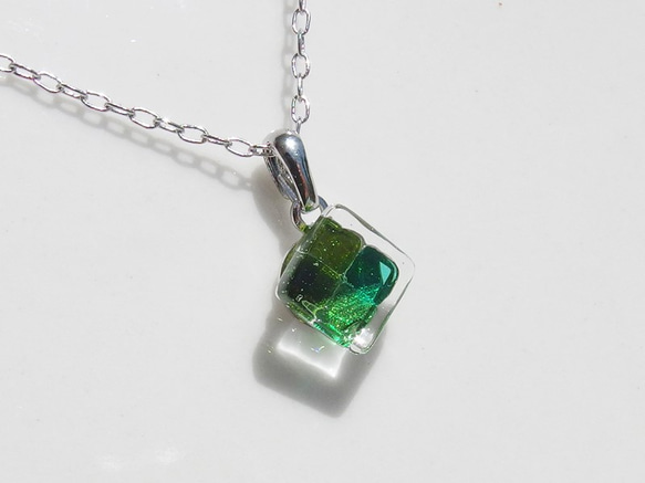 玻璃花「Hanairo [Petit] [Emerald]」鏈項鍊 [棉繩，925 銀可用] [定制] ≪免運費≫ 第1張的照片