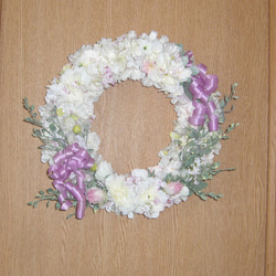 フラワーリース・ピンクのバラと小花のリース（ベース台３０cm・スタンド付き））　結婚のお祝い・ウエルカムボード・玄関・お 2枚目の画像
