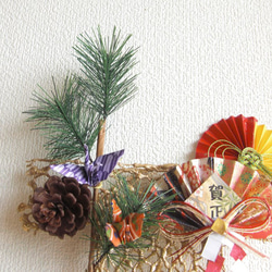 お正月飾り・モダンなドア飾り・メタリックリボンで福を呼ぶ松飾り(小)　　お祝い・贈り物・帰省のお土産 3枚目の画像