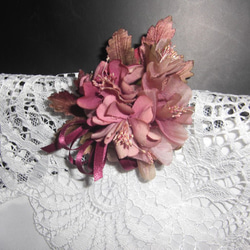 手染め花（布花）　　プリムラのプチコサージュ　　フォーマルシーン・カジュアルに・・・ 2枚目の画像