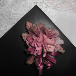 手染め花（布花）　　プリムラのプチコサージュ　　フォーマルシーン・カジュアルに・・・ 3枚目の画像